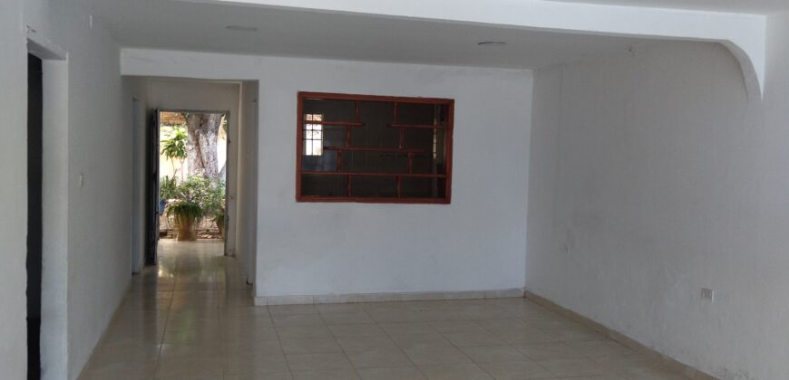 CASA EN BARRIO SANTA ROSA